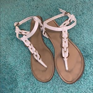 Im selling these White and Gold Sandals. Size 10